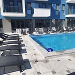 Royale Sundance 6 *