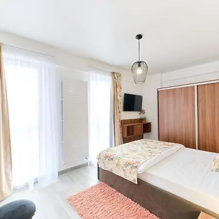 Royale Sundance 6 *