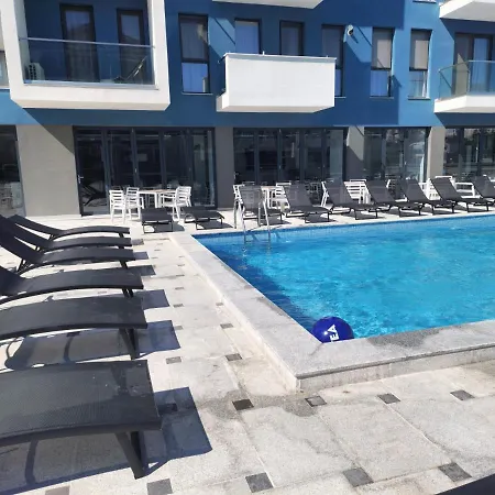 Royale Sundance 6 *